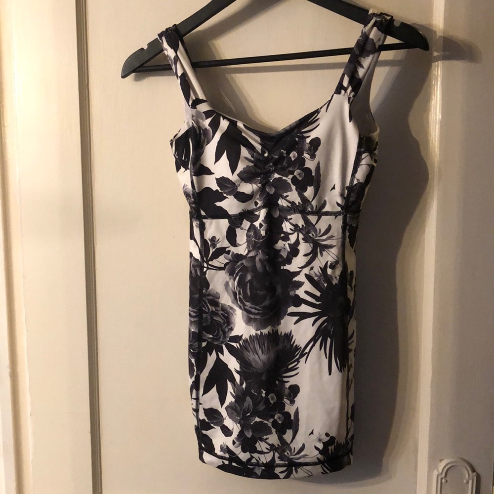 RARE Lululemon Aria Tank size 6